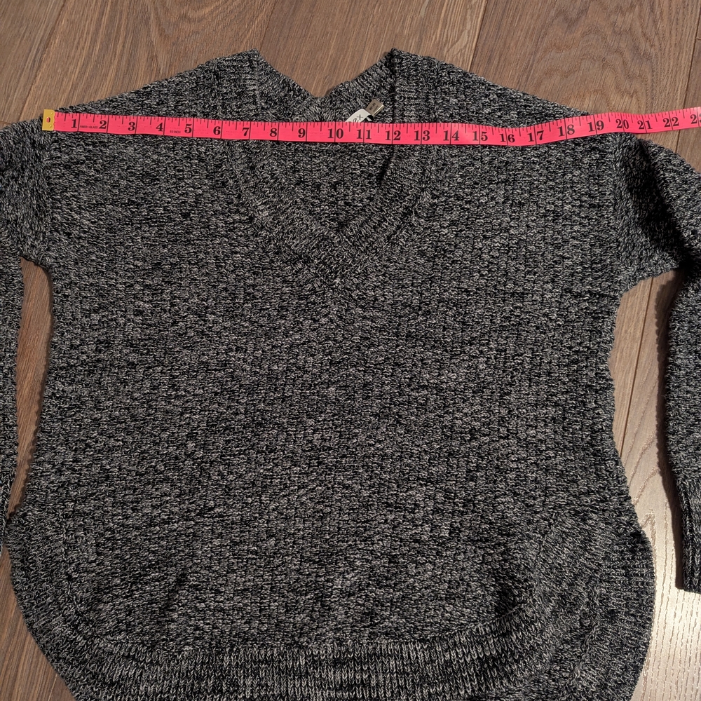 DEX | Gray Black Long Sleeve V-Neck Knit Sweater, Medium - Picture 4 of 6